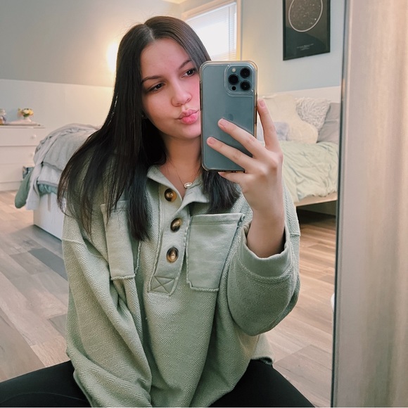 Meet your Posher, Taylor - Picture 1 of 1